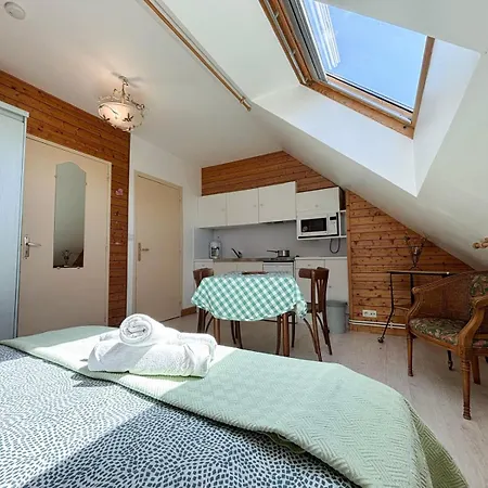 Charmante Studette Au Calme Avec Terrasse Et Parking Сasa de vacaciones Auguaise