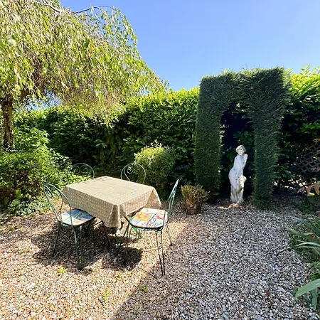 Charmante Studette Au Calme Avec Terrasse Et Parking * Auguaise
