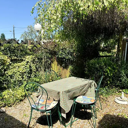 Charmante Studette Au Calme Avec Terrasse Et Parking * Auguaise