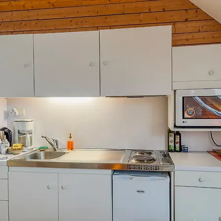 Charmante Studette Au Calme Avec Terrasse Et Parking Auguaise