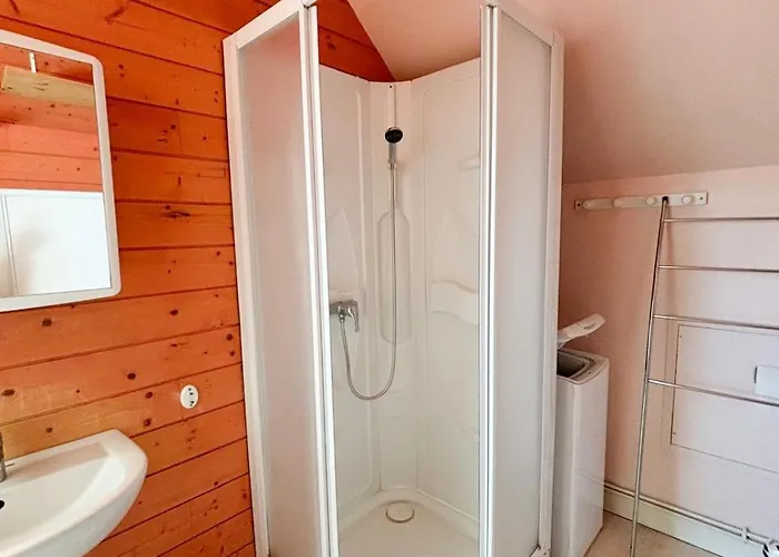 Semesterbostad Charmante Studette Au Calme Avec Terrasse Et Parking