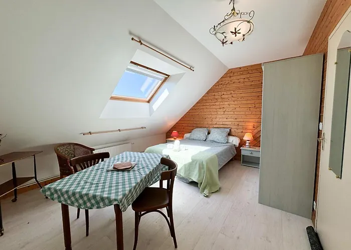 Semesterbostad Charmante Studette Au Calme Avec Terrasse Et Parking