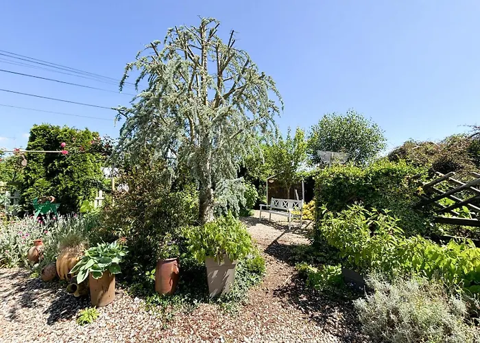 Semesterbostad Charmante Studette Au Calme Avec Terrasse Et Parking Auguaise