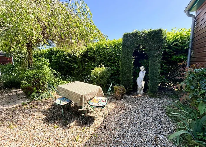 Charmante Studette Au Calme Avec Terrasse Et Parking * Auguaise