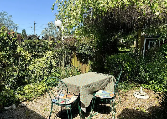 Charmante Studette Au Calme Avec Terrasse Et Parking * Auguaise