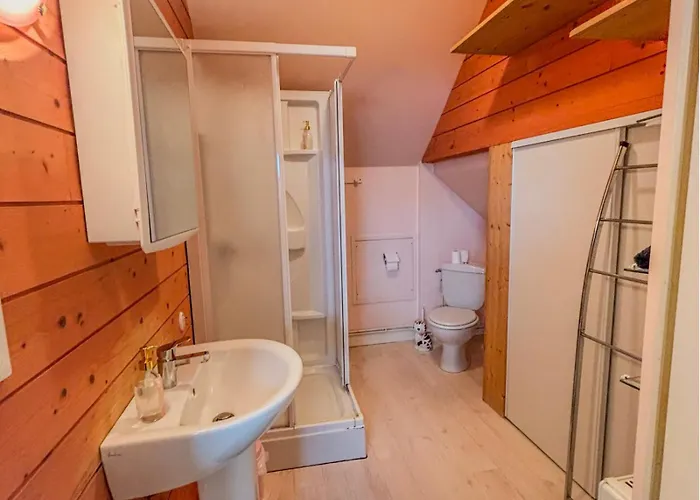 Charmante Studette Au Calme Avec Terrasse Et Parking Auguaise