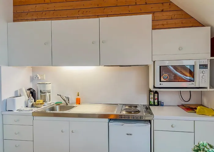 Charmante Studette Au Calme Avec Terrasse Et Parking Auguaise